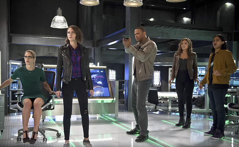 Illustration for article titled The New Flash/Arrow Crossover Is a Crisis of Infinite Fun